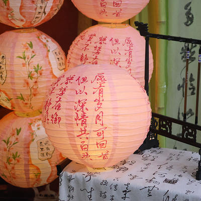 Paper lanterns, wedding room decoration, Chinese-style ornaments, hanging decorations, wedding bride photo props, calligraphy characters for "happiness"