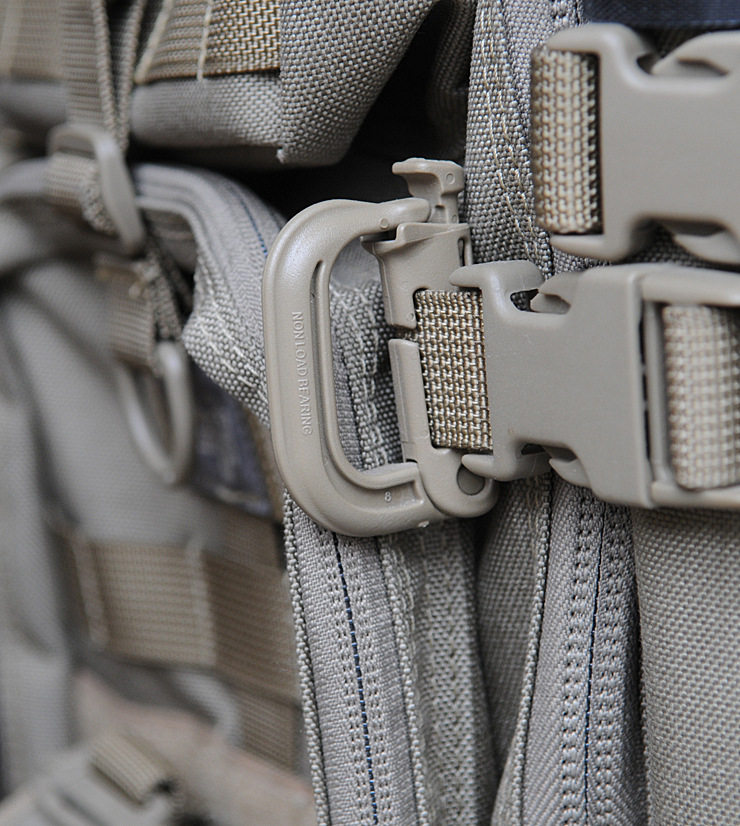 Outdoor Tactics D Type Latch Multifunction Hook Plastic Key Anti-Loss Mountaineering Light Weight MOLLE Webbing Buckle