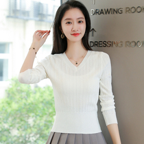 v collar knitwear shorts blouses woman slim fit 2022 early spring dress with high waist and body white undershirt with hitchy sweater
