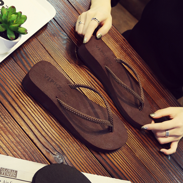 Flip-flop nữ thời trang mùa hè bên bờ biển Hàn Quốc phiên bản của dốc bãi biển với một đáy dày bên ngoài mặc một phẳng ra chống trượt flip-flops