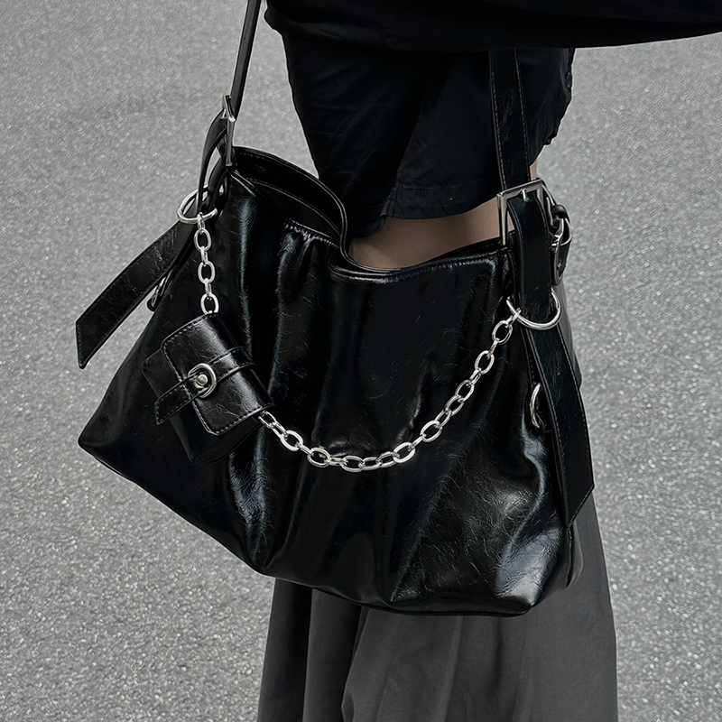 Black Large-Capacity Underarm Bag, Hot Girl Commuter Style Tote Bag, Mother-Child Bag, Casual Versatile Retro Chain Crossbody Bag Black Large-Capacity Underarm Bag, Hot Girl Commuter Style Tote Bag, Mother-Child Bag, Casual Versatile Retro Chain Crossbody Bag