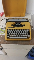 Brazilian Oliviti Olivetti LETTERA82 Old English mechanical typewriter available