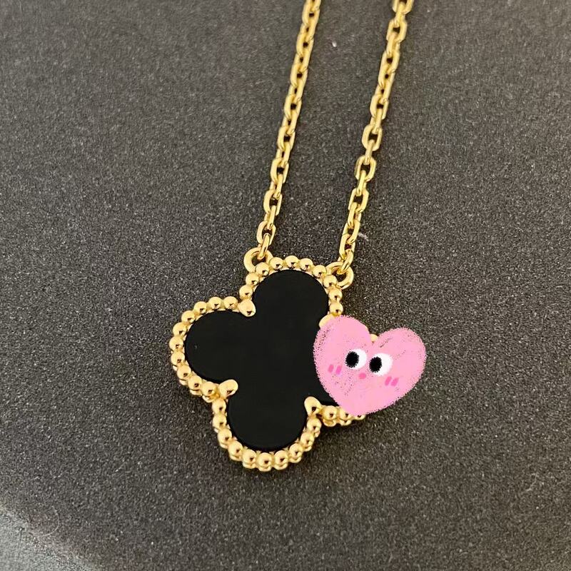 18K Gold Medium-Sized Four-Leaf Clover Necklace Inlaid with Red Chalcedony, White Mother-Of-Pearl, Black Agate, Purple Chalcedony, Five-Flower Bracelet Au750 18K Gold Medium-Sized Four-Leaf Clover Necklace Inlaid with Red Chalcedony, White Mother-Of-Pearl, Black Agate, Purple Chalcedony, Five-Flower Bracelet Au750