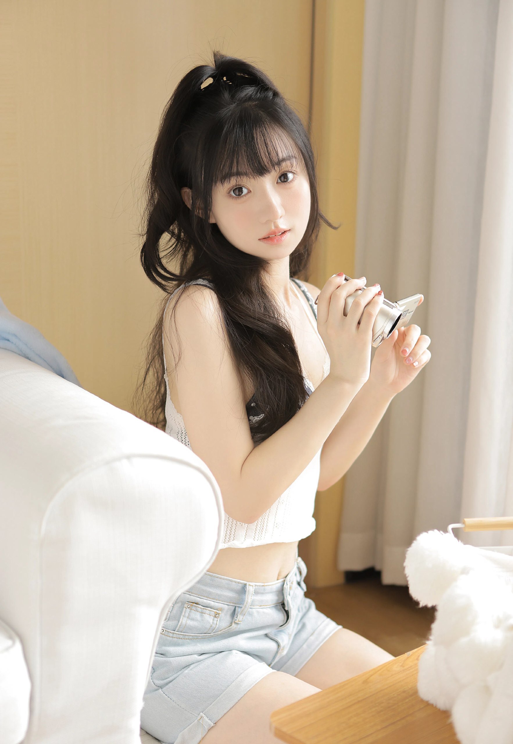 清纯美女写真：恬静的气质与优雅的风姿