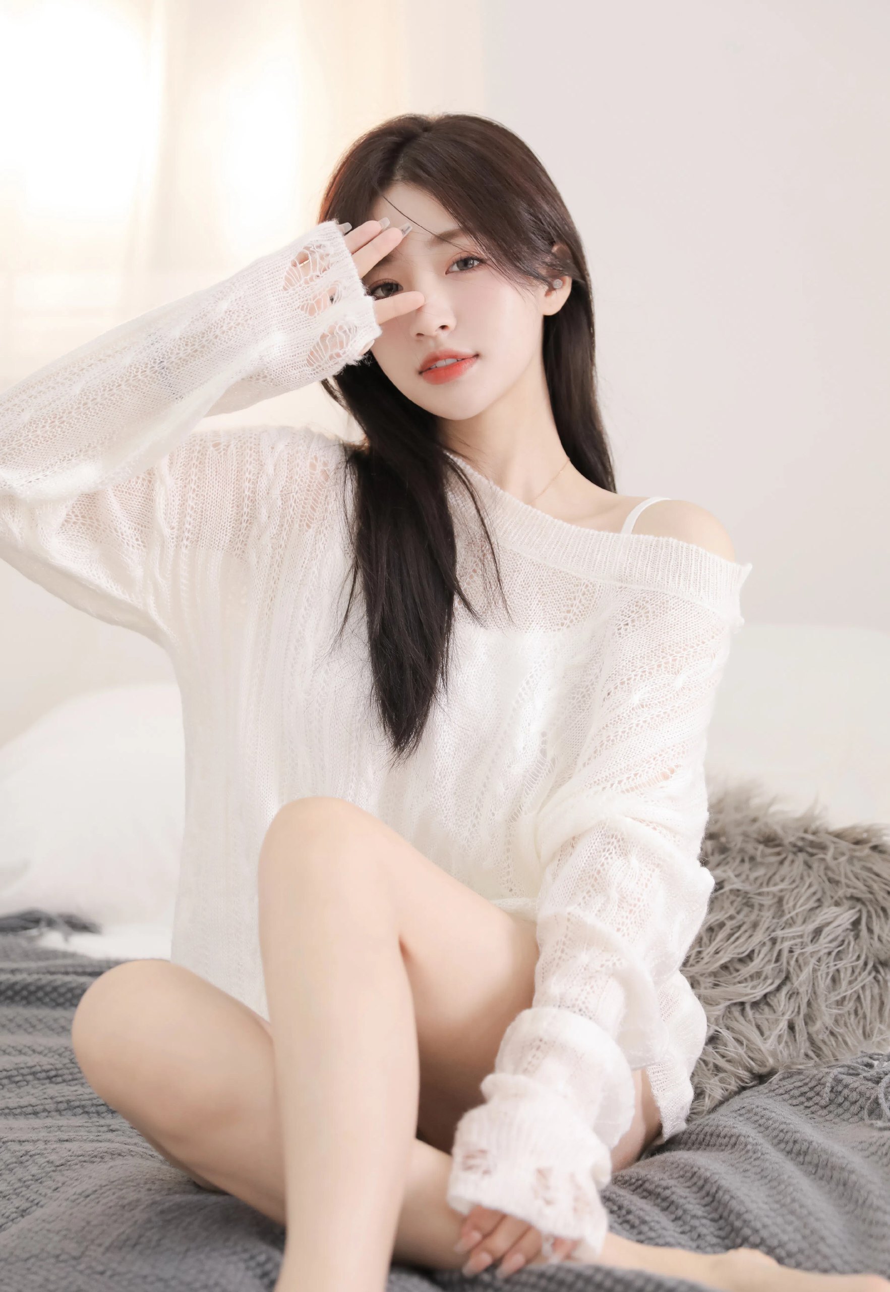 清纯白衣写真：迷人的少女