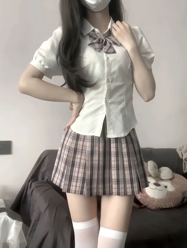 <strong>穿越青春的时光隧道: JK制服与初恋日系写真</strong>-傲绝博客