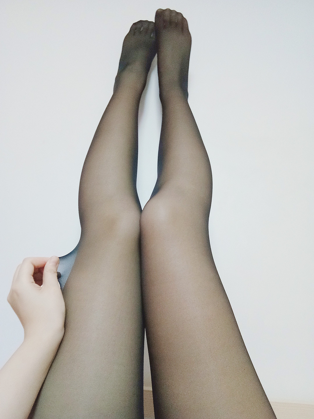 迷人黑丝魅力：细腿诱惑系列