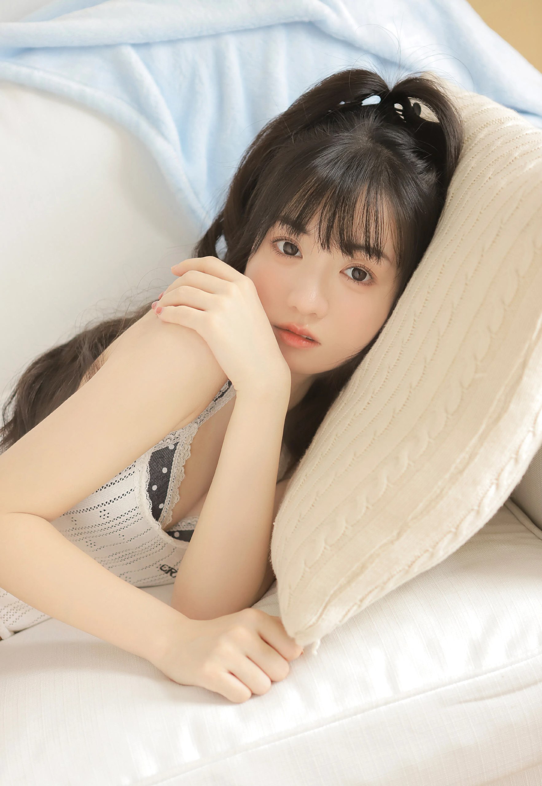 清纯美女写真：恬静的气质与优雅的风姿