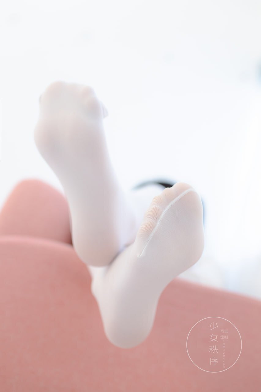 清新白袜下的夏日美景