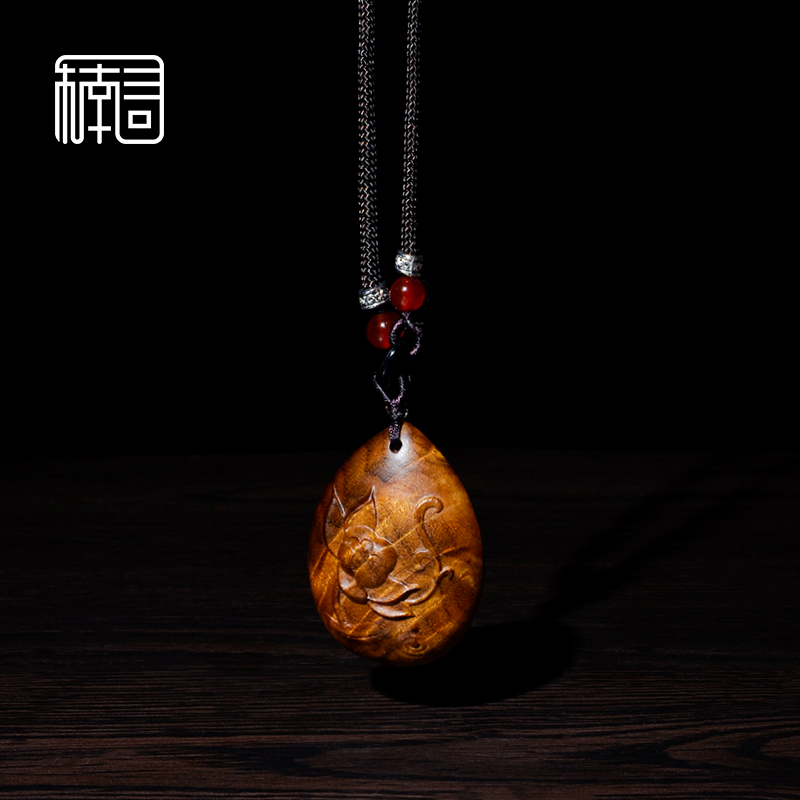 Nanhunt U Wood Shady Wood Gold Silk Nanmu Wood Out Water Hibiscus Original Wood Color Pendant Handmade Necklace Pendant to Play