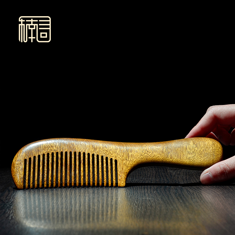 Nan-seeking Uwood gold silk Nan wood round to hand combed by hand polished and engraved antistatic log true color comb to give gift