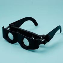 The elderly use a 20x magnifying glass to read on their mobile phones and read high-power portable head-mounted high-definition glasses and reading glasses.