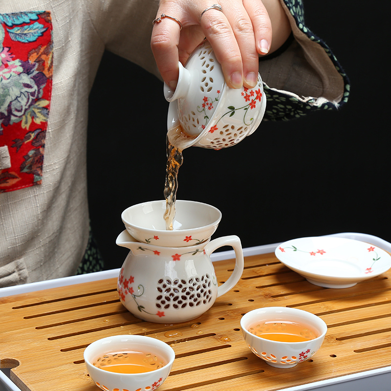 Fujian macros and exquisite tea sets of cellular kung fu tea cups of a complete set of ceramic household hollow out lid bowl and exquisite tea set