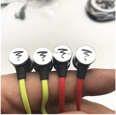 France's high-end big-tag headphones into the ear headphones with wheat bass thick and a little better for their ears