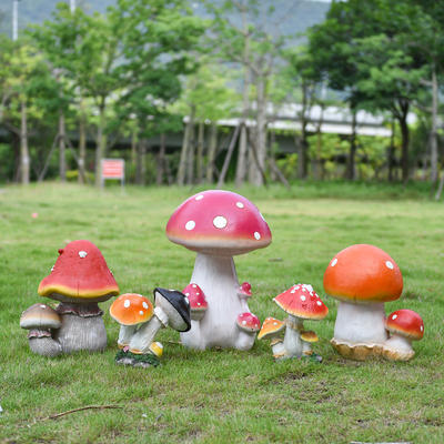 Cute imitation mushroom figurines, cartoon outdoor garden decorations, courtyard kindergarten figurines, resin fiberglass sculptures