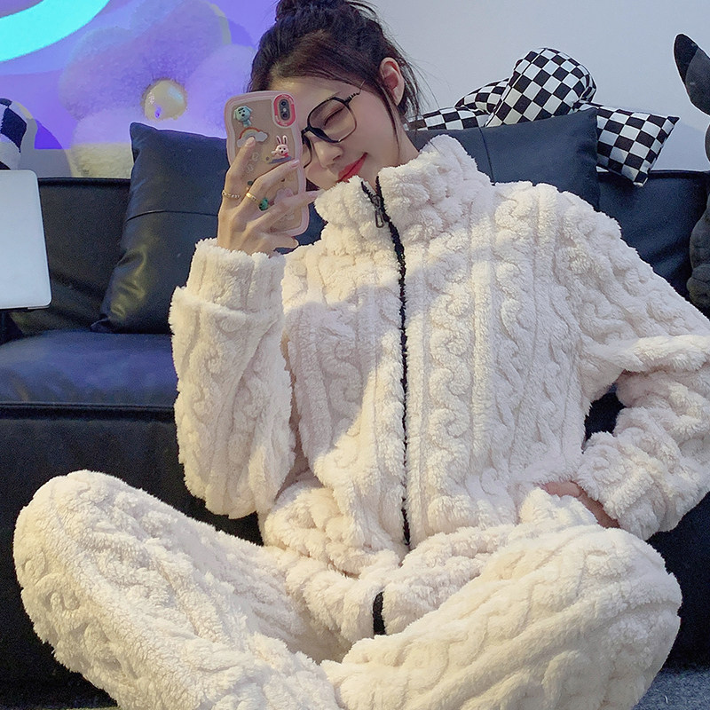 Lady of the Lady's Suite in Winter Coral Velvet Heating Warm Costume High-collar Lax Household Clothes to wear