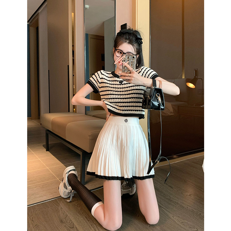 British Dhwa Elegant High-Waisted Skirt Suit for Women, Summer Casual Hot Girl Petite Short Skirt Two-Piece Knitted Set