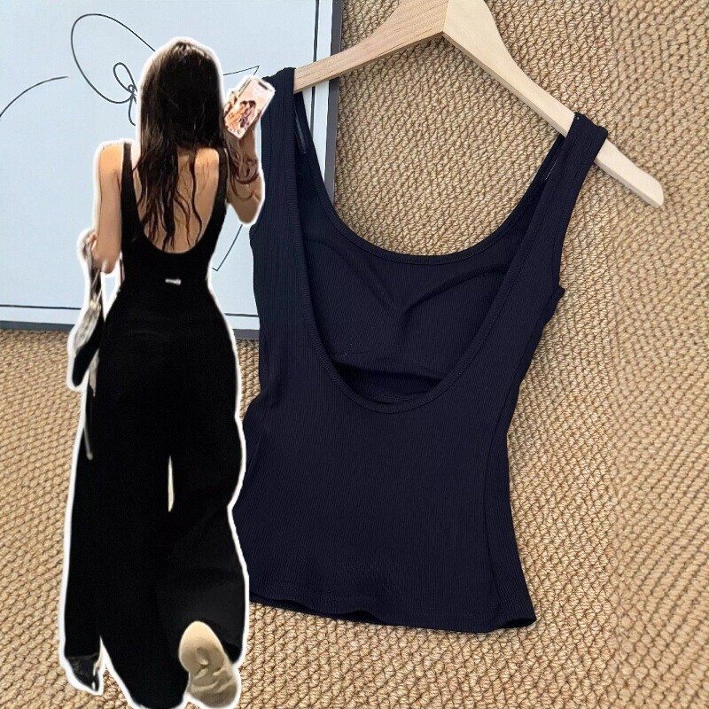 Who Knows How Powerful This Outfit Is! the Big Backless Design Paired with a Suit Pants Is so Cool! I'M in Love with the Big U Backless Design a Thousand Times Over!