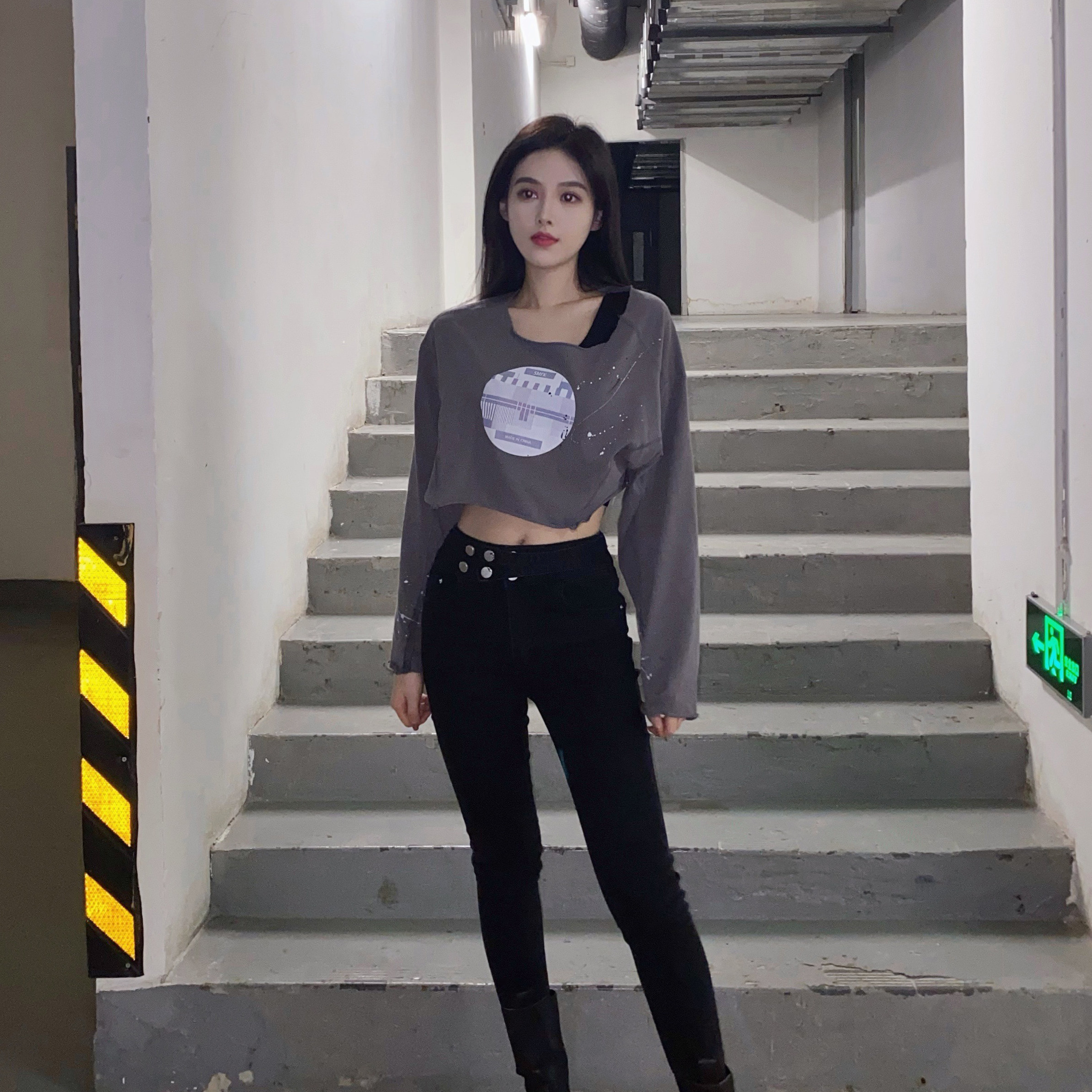 30% off clearance gray short long-sleeved sweater jacket women 2022 new spring and autumn thin section trendy ins age reduction without cap