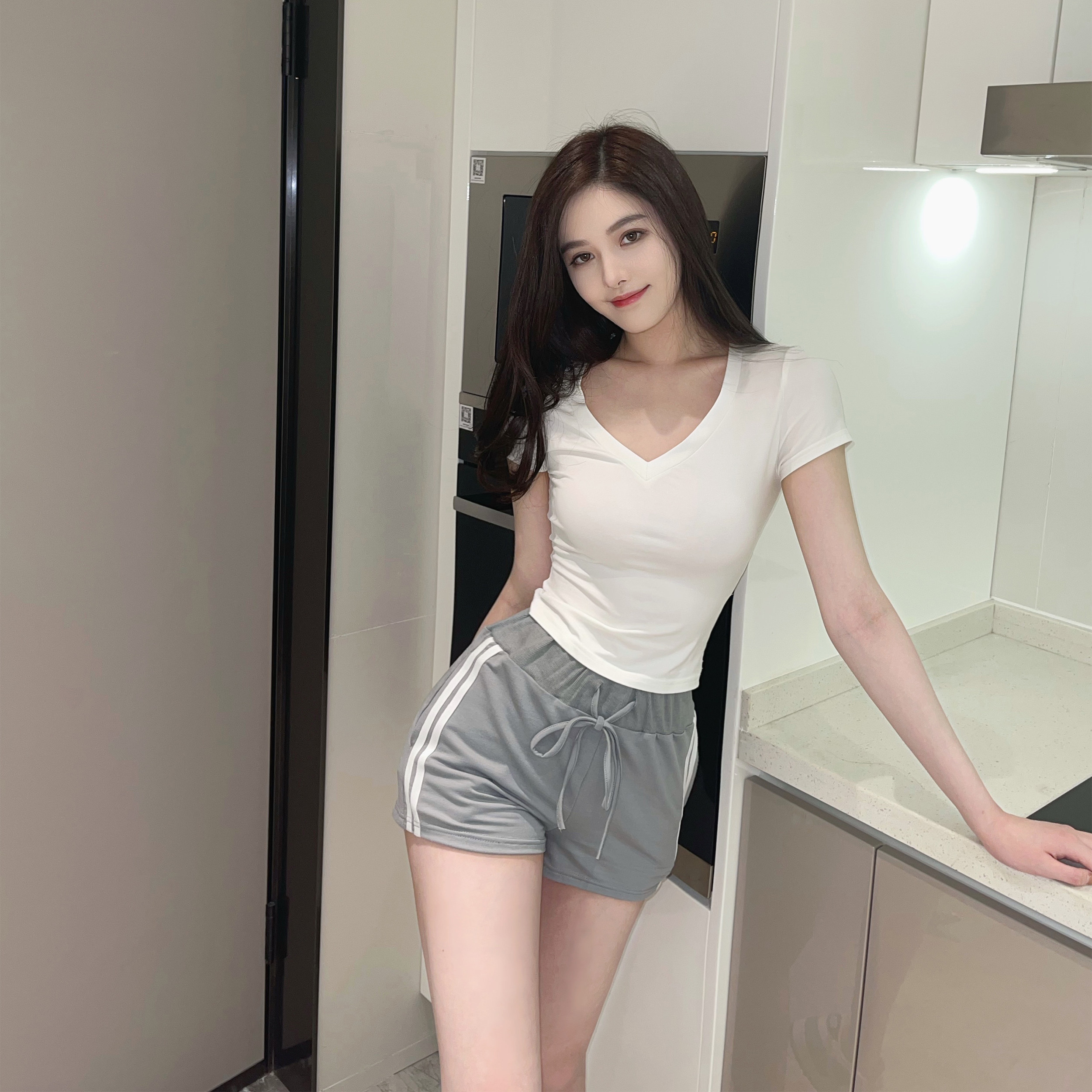 nicky white short-sleeved v-neck T-shirt women's summer pure cotton net red short section ins tide super hot slim high waist tight