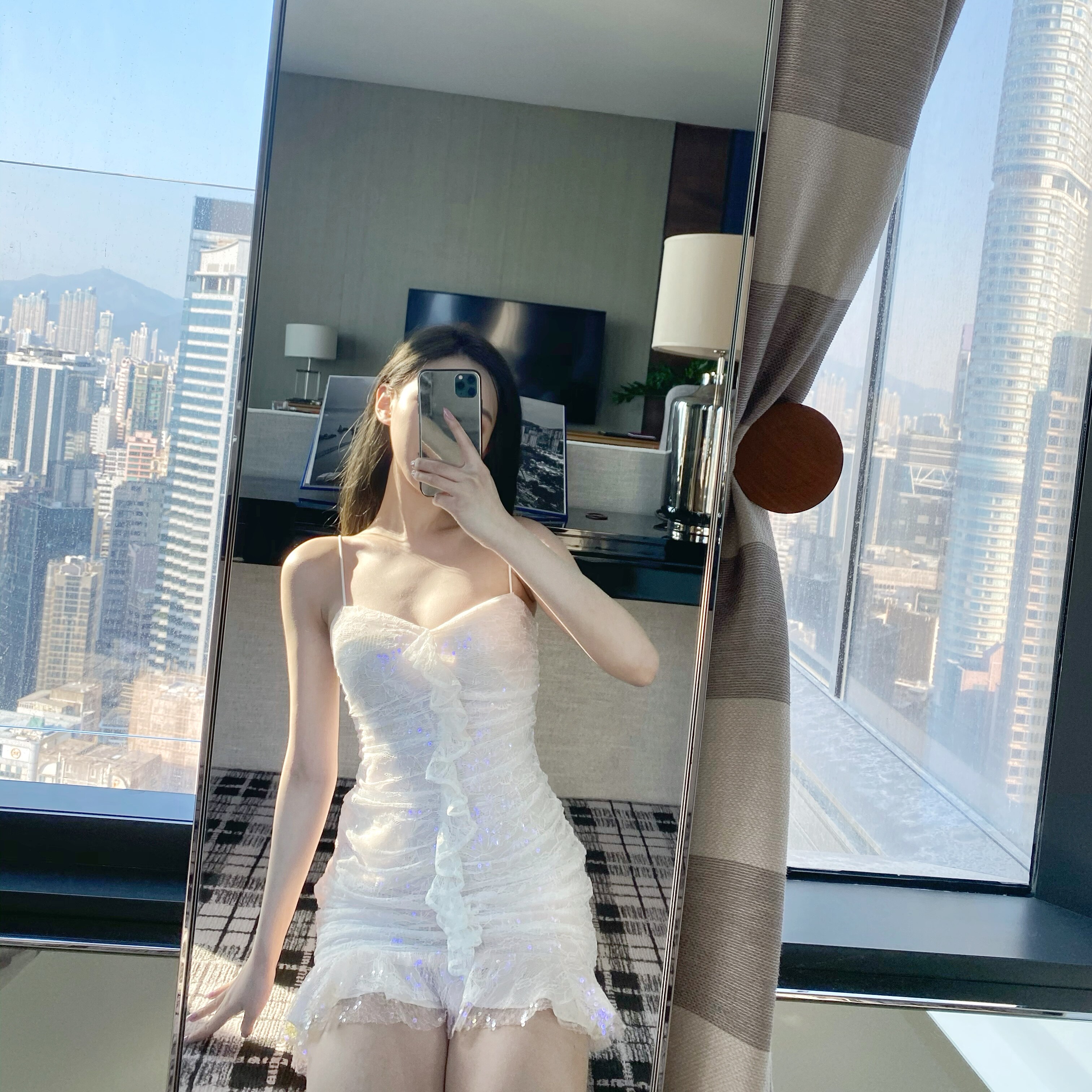 nicky is pure and lustful, with a sense of design, white first love fairy suspender skirt, and the inner layer is very fairy lace base