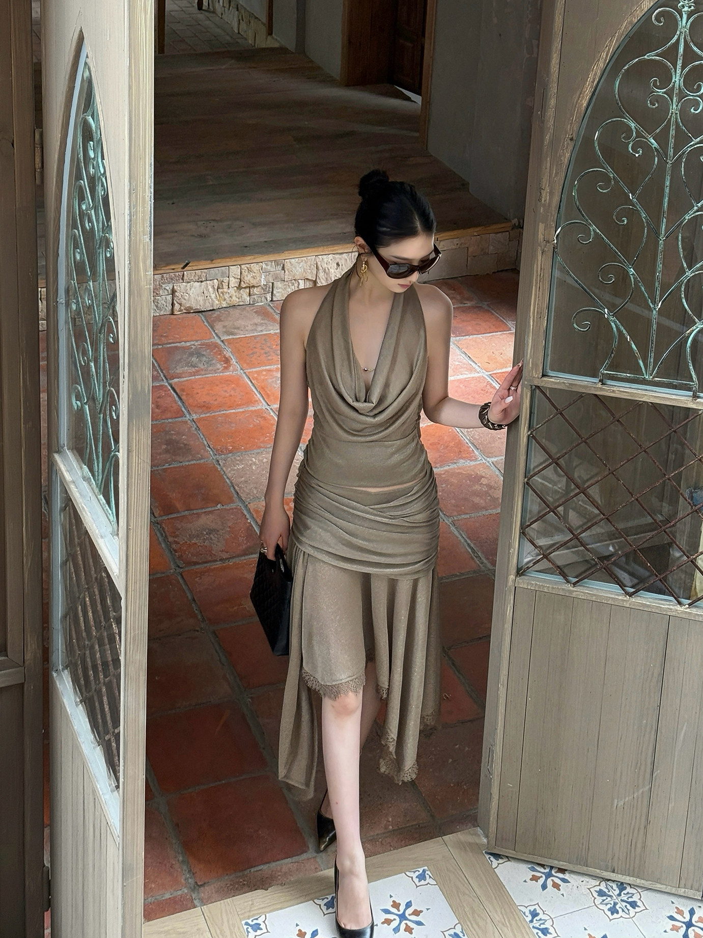 Cnleewei 26Aw Halter Neck Metal Ring Swing Collar Racerback Overlapping Pleated Ribbon Irregular Slimming Skirt — تصویر 1