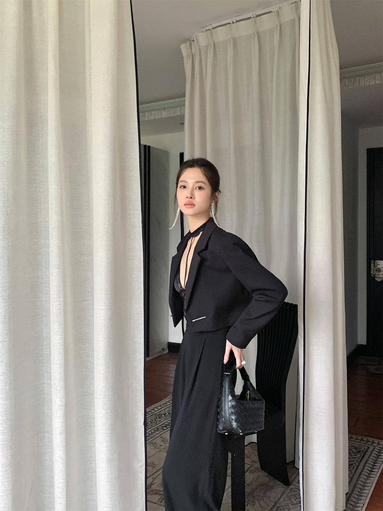 Стильные костюмы mood x miura 2024夏季新款黑色翻驳领不对称西装高腰宽裤