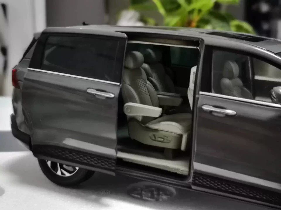 Современная реалистичная модель автомобиля, 2022 год, масштаб 1:18