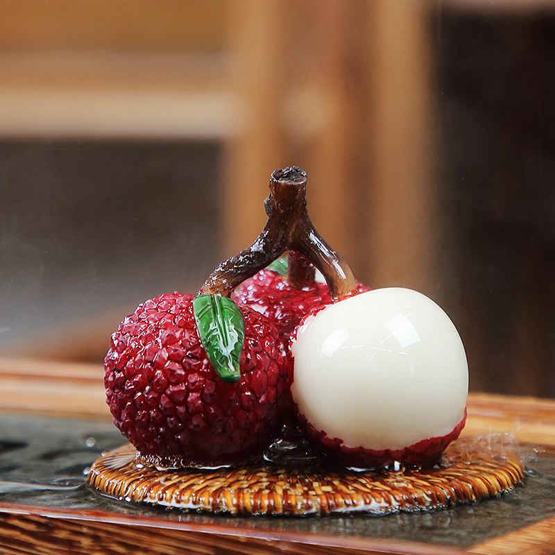 Net red shake sound with the same color Litchi tea pet ornaments flushing can raise crab small ornaments Mini tea accessories