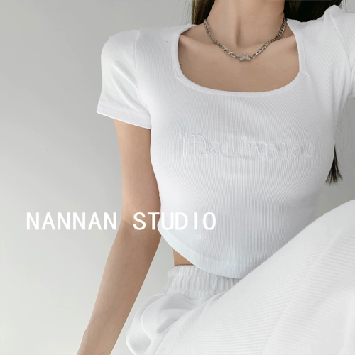 Базовая приятная телу футболка с коротким рукавом, в американском стиле, с вышивкой, облегающий крой, квадратный вырез, высокая талия