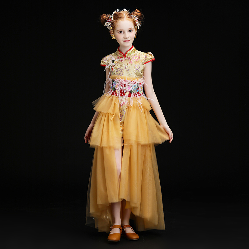 Children's gown model walking show Trailing Girl Piano Plays Out of Little Girl Host China Wind Qipao National Tide