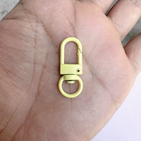 Светло-желтый