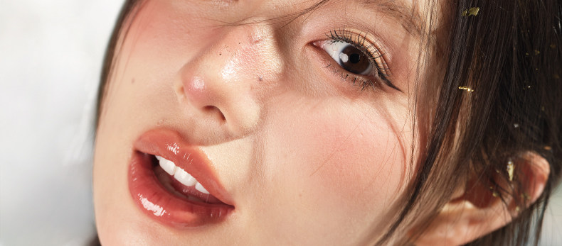 【中国直邮】【春晚同款】  Judydoll橘朵  冰熨斗精华镜面唇釉  护唇蜜   #07霜冻烤梨  显白酒红色  【春晚主持人马凡舒同款】