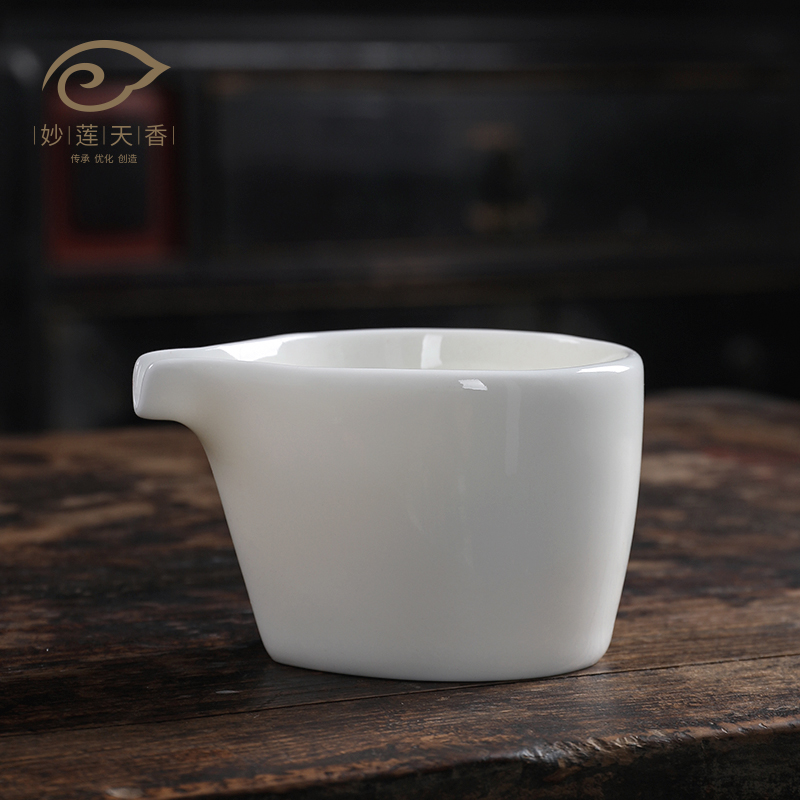 Wonderful Lotus Tianxiang Jade Porcelain Fair Cup Defied White Porcelain Kung Fu Tea With Large Number Of Tea With Thickened Heat Resistant Tea Sea Single