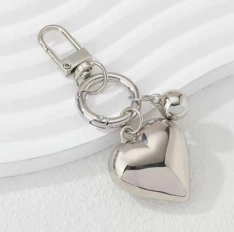 Metal Heart Keychain Pendant, Silver Mirror Heart, High-End Versatile Bag Accessory for Women