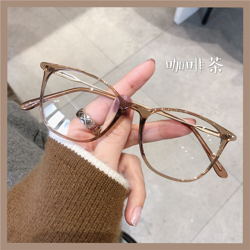 Myopia glasses female superlight TR can be matched with the degree of the Korean version of the Internet red with the same coffee tea plain face glasses frame to show the face of the little man