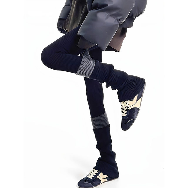 They are so beautiful when worn in layers! The 2025 autumn and winter socks have excellent thermal performance and slightly flared socks that greatly modify your leg shape!