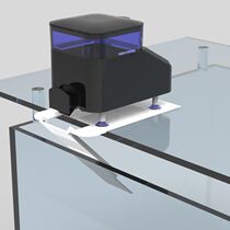 Fish feeder feeding mouth guide bracket