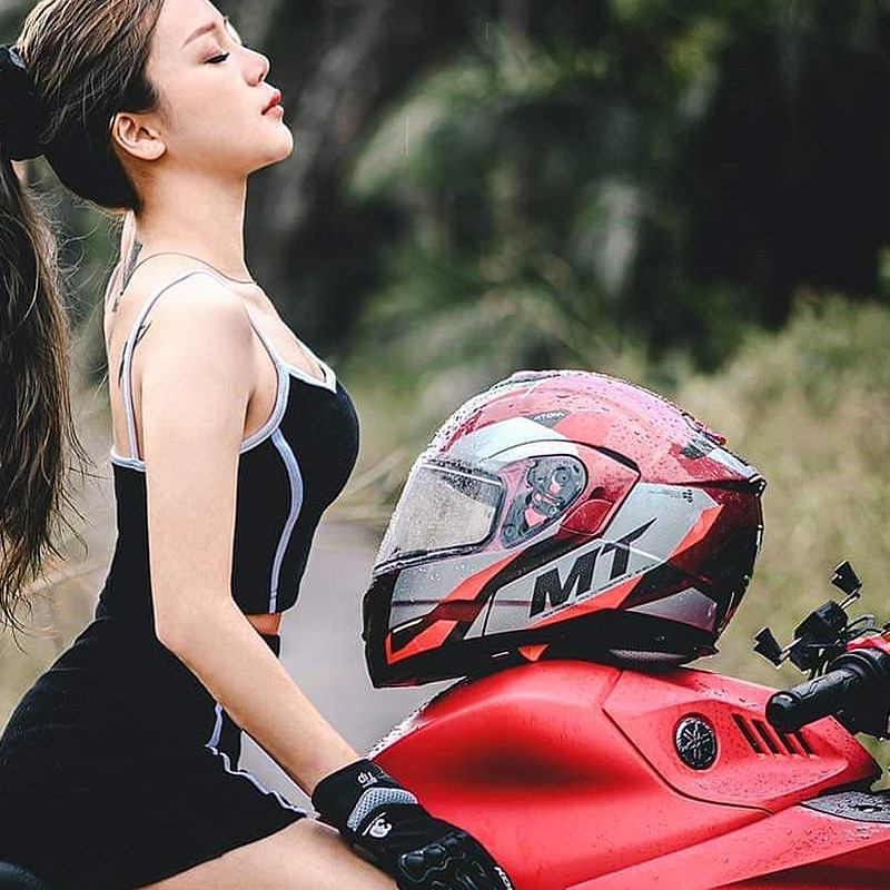 Spanish MT safety helmet locomotive unveiling helmet male and female double mirror summer riding safety helmet locomotive all four seasons