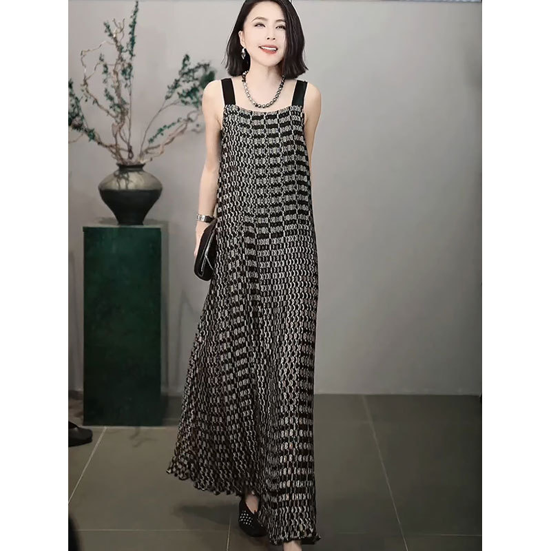 Elegant and Age-Reducing Plus-Size Women's Clothing, Slimming Printed Spaghetti Strap Dress for Women, Extra Large Size for Plus-Size Women, Camisole Base Dress