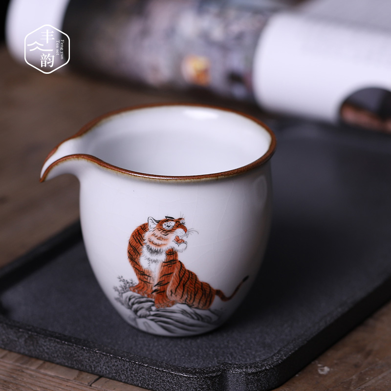 Hand draw a tiger your up with jingdezhen ceramic checking tea fair keller kung fu tea accessories household pours tea ware