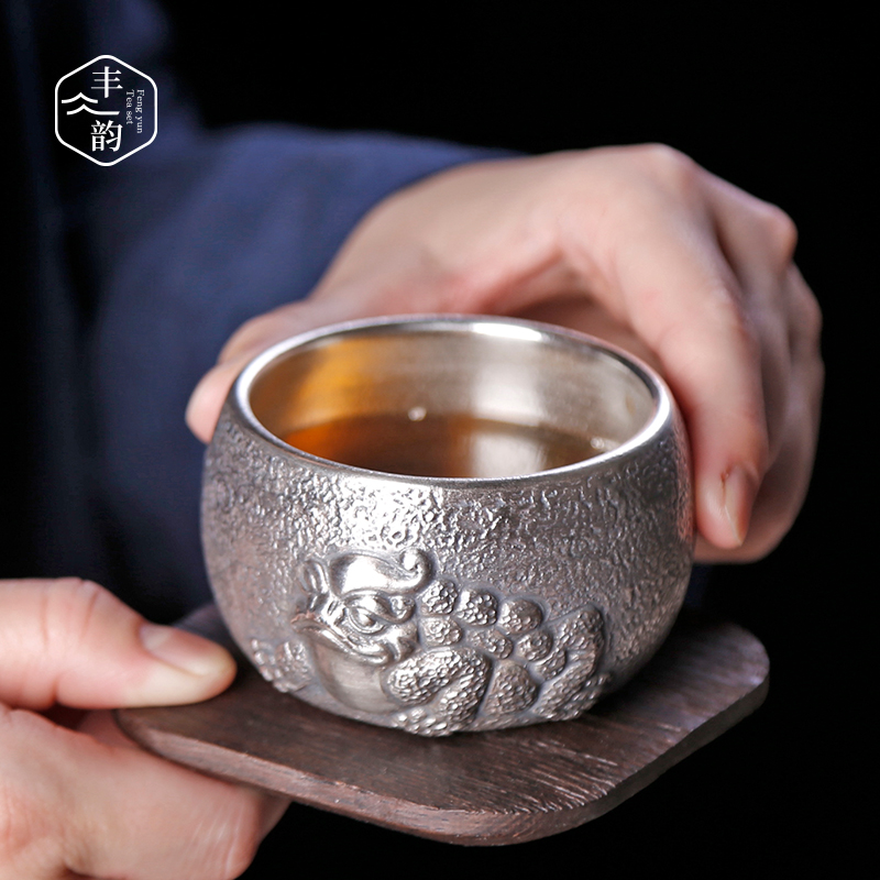 Small gold BaoLiu silver restoring ancient ways is kung fu masters cup ceramic tea cup tea sample tea cup single silver, silver tea set