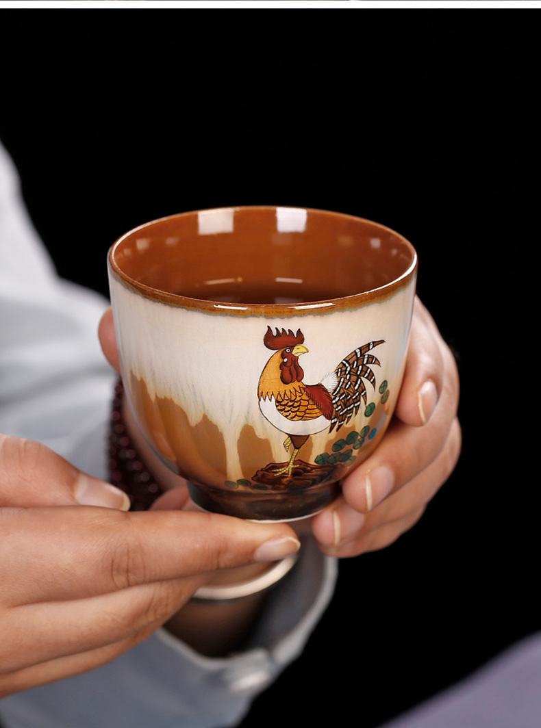 Jingdezhen Chinese antique hand - made ceramic masters cup chicken cylinder kung fu tea cups sample tea cup in use