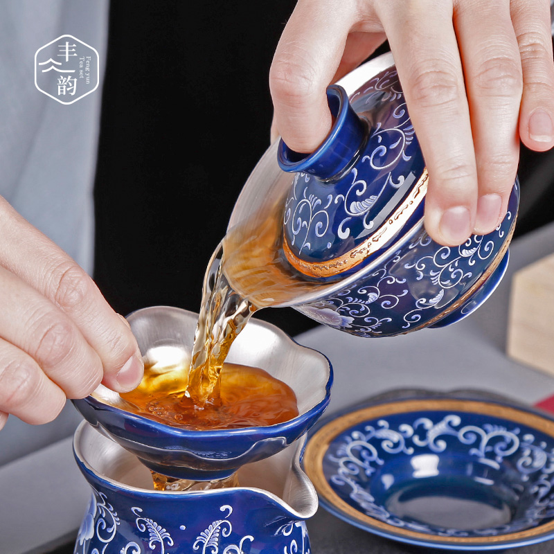 Kung fu tea cup only three silver tureen coppering. As Kung fu tea bowl of Chinese blue and white, a single large ceramic tea set manually