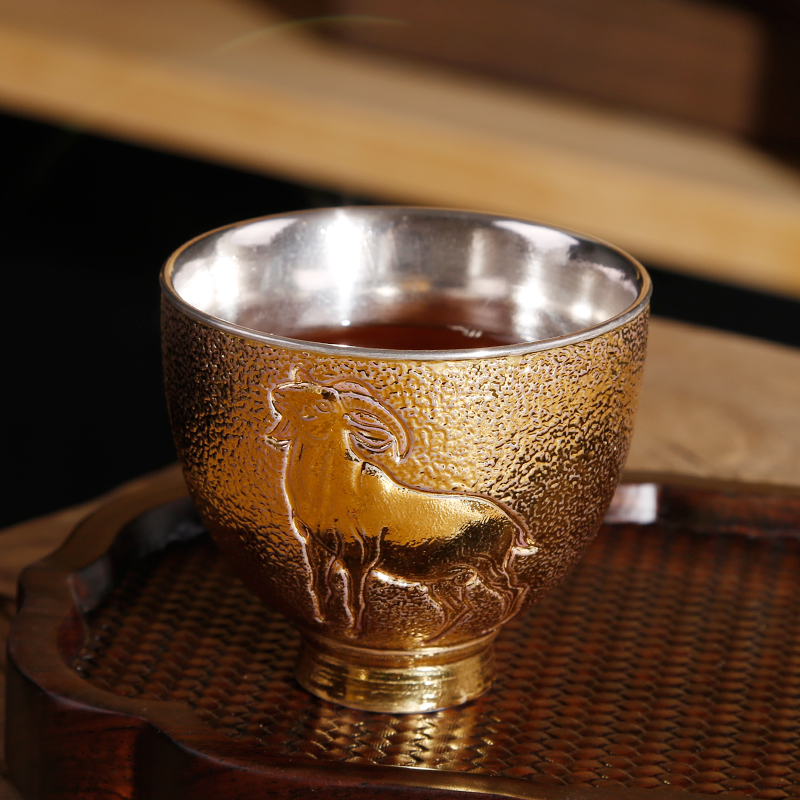 Sheng up with 24 k gold ceramic cup coppering. As Chinese zodiac silver Japanese gold and silver tea masters cup individual single fullness