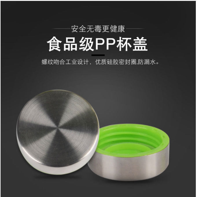 Спортивная бутылка с водой на открытом воздухе (8)