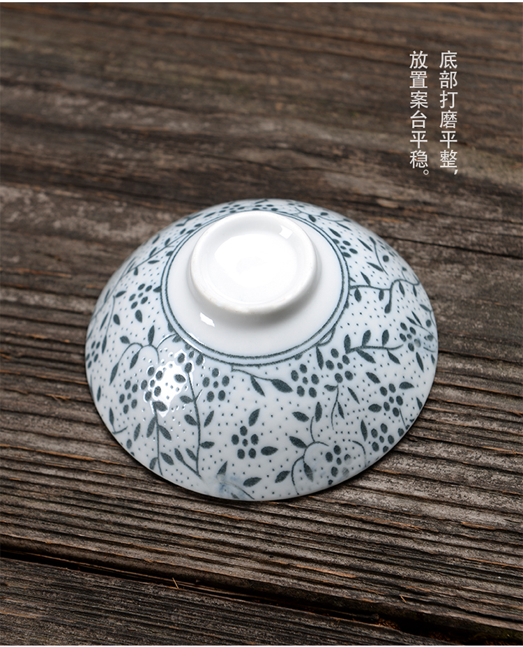 Master kung fu small tea cups of blue and white porcelain ceramic tea cup perfectly playable cup, a single sample tea cup lamp bowl is built