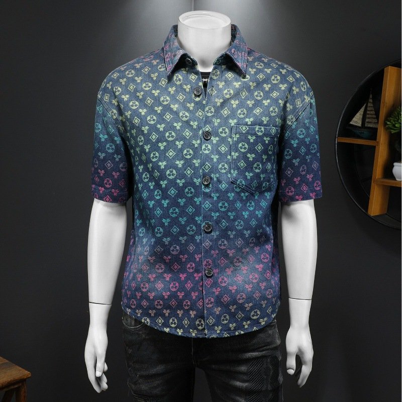 European-Style An&Lv/Angelababy Men's Denim Short-Sleeve Shirt, Fashionable Turn-Down Collar, Popular European Men's Fashion, Summer 2026 European-Style An&Lv/Angelababy Men's Denim Short-Sleeve Shirt, Fashionable Turn-Down Collar, Popular European Men's Fashion, Summer 2026