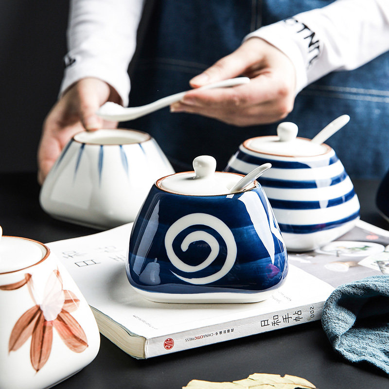 Shed in blue and white porcelain Japanese flavor seasoning box of household salt pot seasoning box seasoning bottles with a spoon, seasoning box