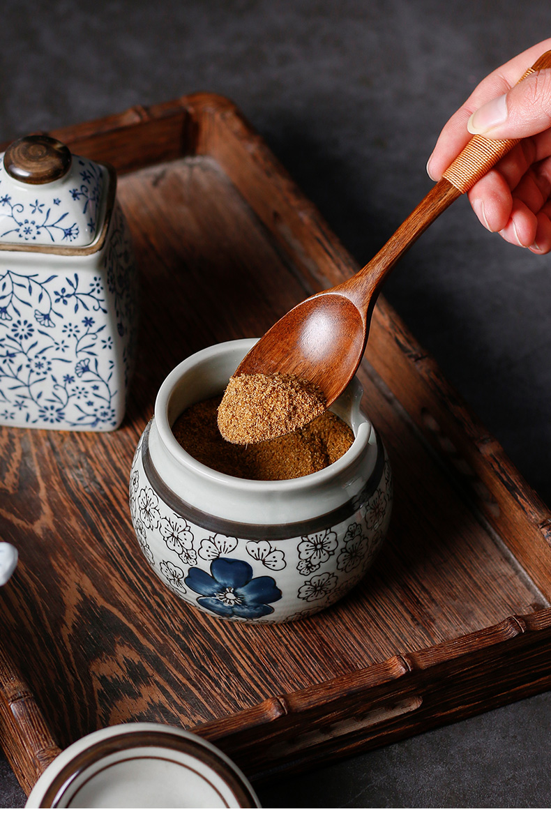 A Japanese with cover ceramic creative household sugar pot seasoning sauce bottles A salt shaker